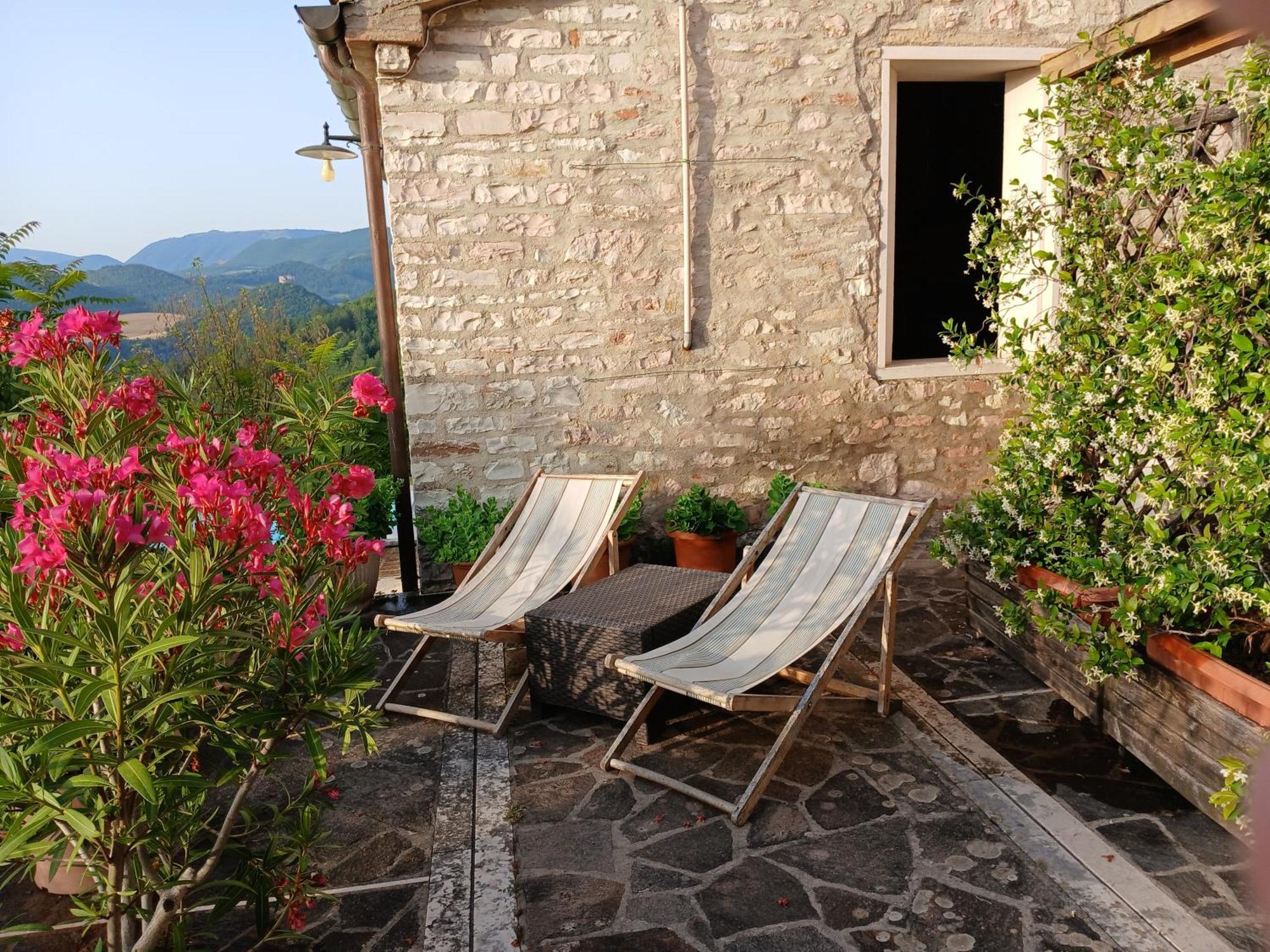 Agriturismo Del Frontino - Lo Studio Аккуаланья Екстер'єр фото